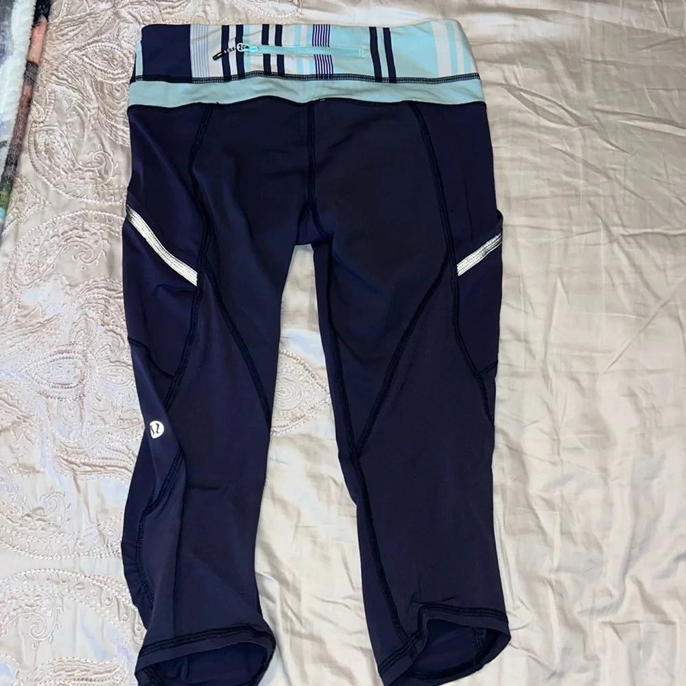 Lululemon Run A Marathon Crop II Cadet Blue Groove Stripe Size 4